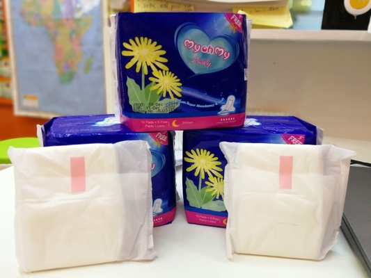 Le jour utilisent les protections sanitaires régulières en bambou des serviettes hygiéniques 245mm superbes légèrement