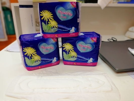 Le jour utilisent les protections sanitaires régulières en bambou des serviettes hygiéniques 245mm superbes légèrement