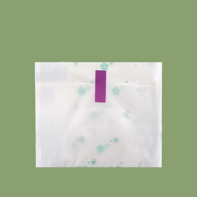 Le duvet organique antibactérien de serviettes hygiéniques de coton réduisent en pulpe Unscented Maxi Pads