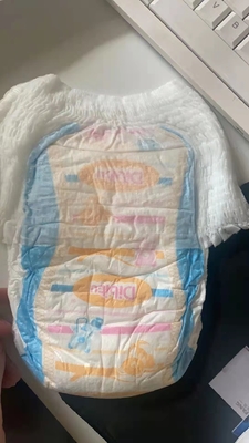 La surface de coton de la catégorie B tirent vers le haut la couche-culotte de pantalon imprimée pour le bébé